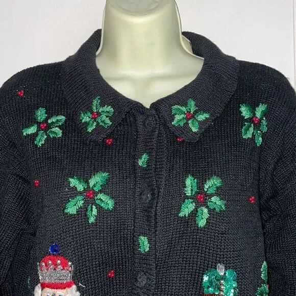 Vtg Victoria Jones Christmas black sweater with‎ embroidered/beaded nutcrackers - Picture 2 of 8